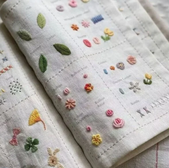 Книга з вишивки, текстильна книга на 10 сторінок на 106 видів стібків зі швейним набором
