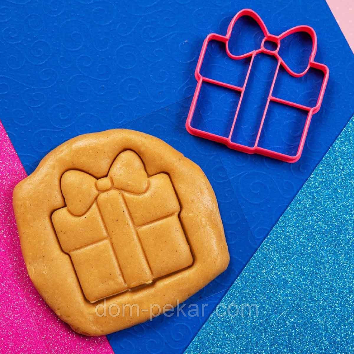 Подарунок вирубка для пряників 8*7,5 см (3D)