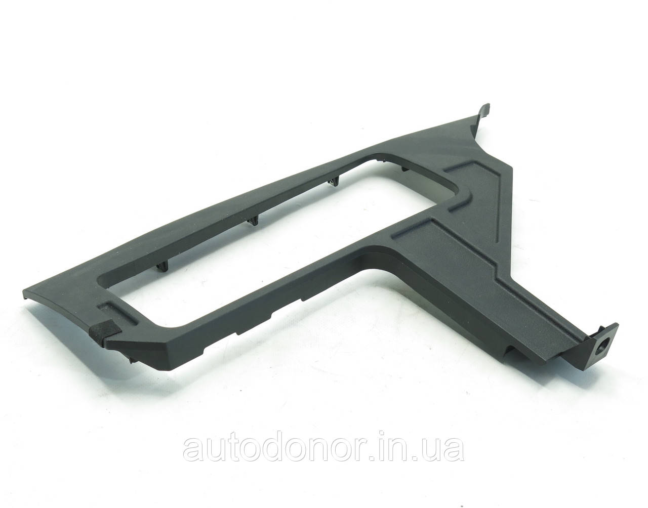 Накладка топпедо нижня права Nissan Ariya (22-) 68102-5MP1A