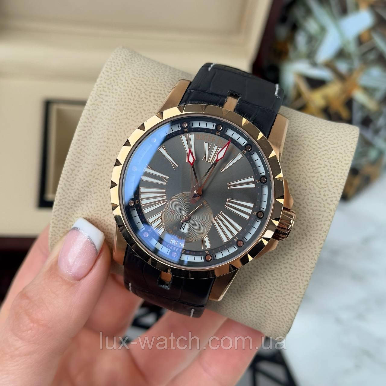 Модний годинник Roger Dubuis Excalibur