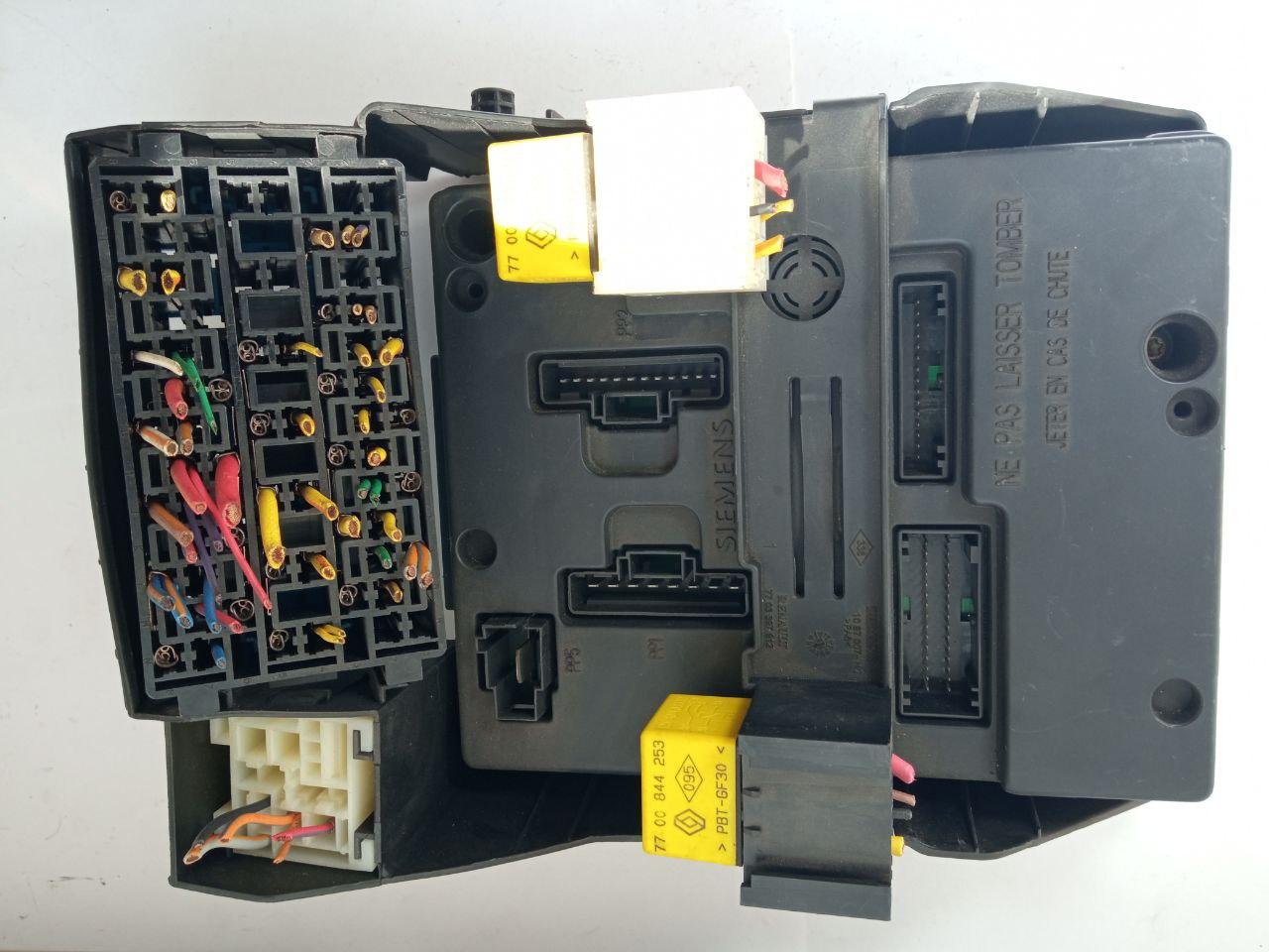 Електронний блок запобіжників Renault Megane / Scenic automat benzin Siemens 7703297930 / S108502400B / 7703397911