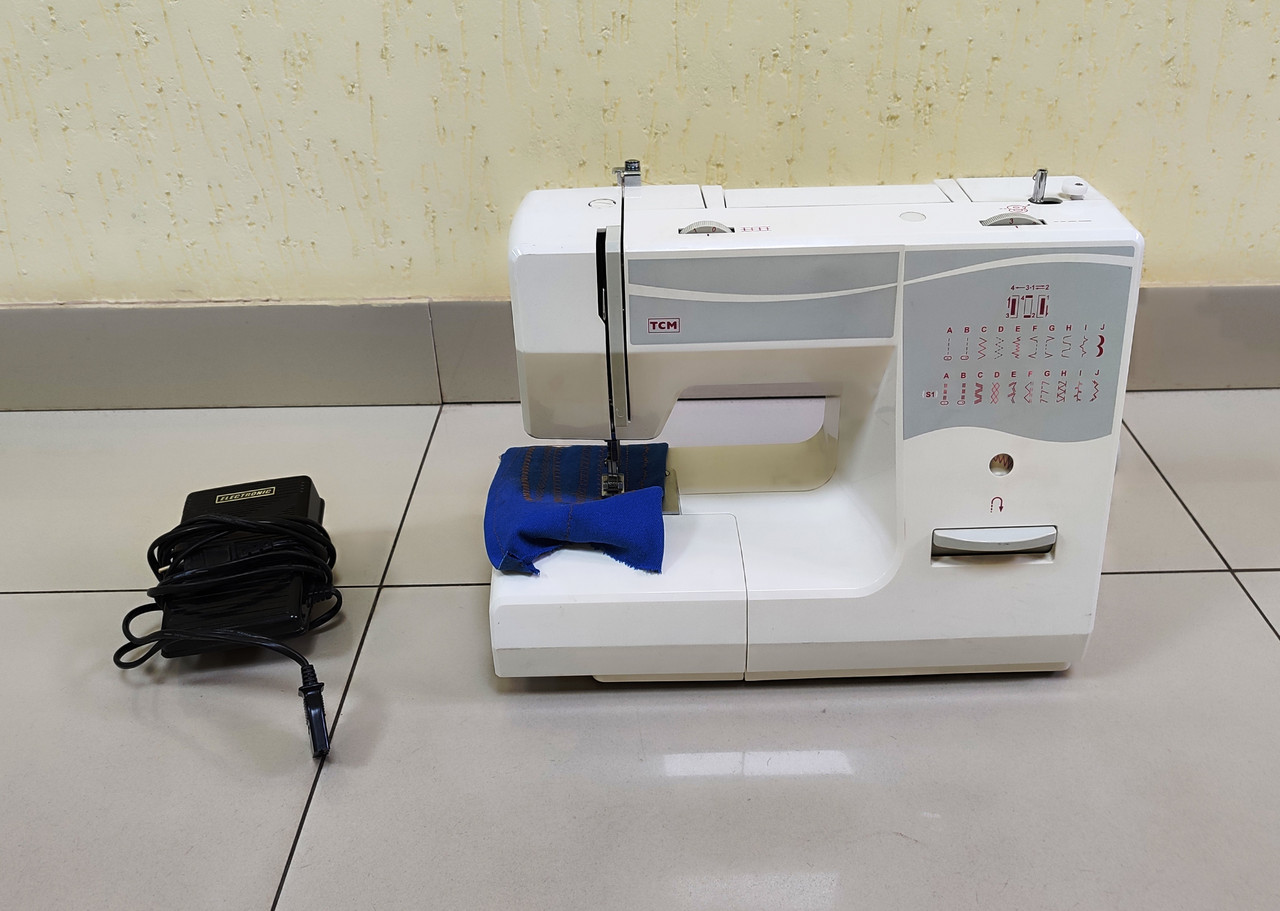 Функціональна швейна машинка німецького виробництва TCM 8350 із Німеччини з гарантією