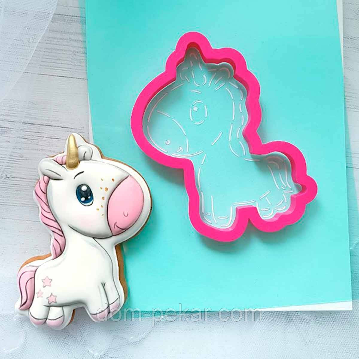 Єдиноріг 3 вирубка з трафаретом 10*8,3 см (TR-2)