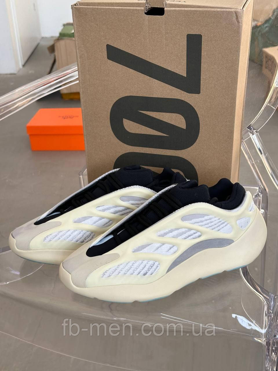 Кросівки Adidas Yeezy 700 v3 Azael замш і текстиль
