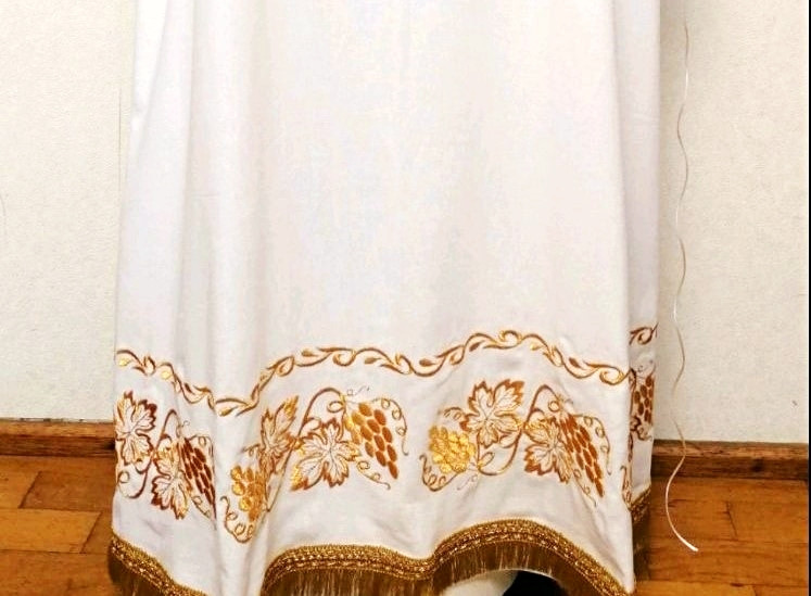 Підризник з вишивкою золоті узори, виноград золотий (тканина алоба)