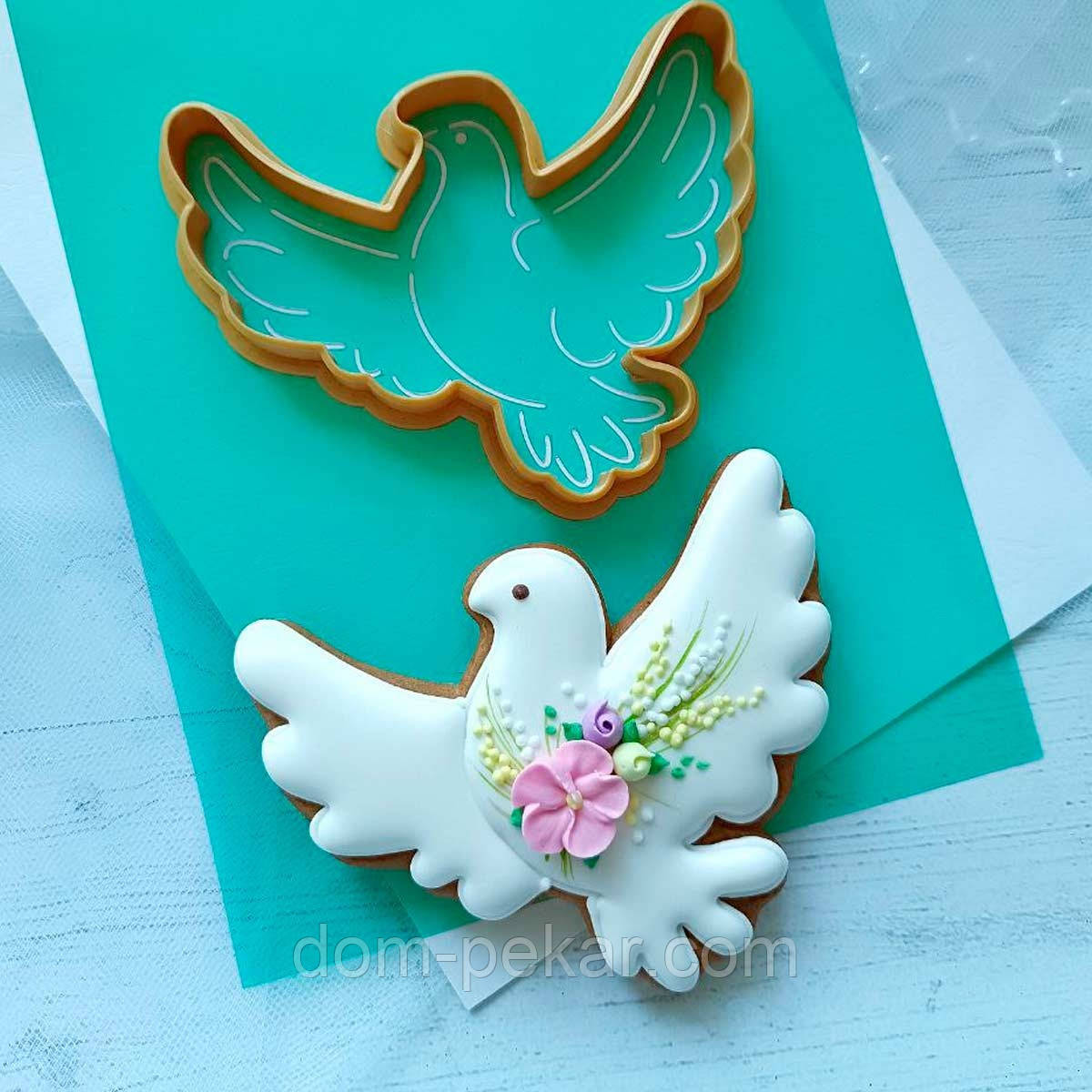 Голуб 1 вирубка з трафаретом 7,5*9,5 см (TR-2)