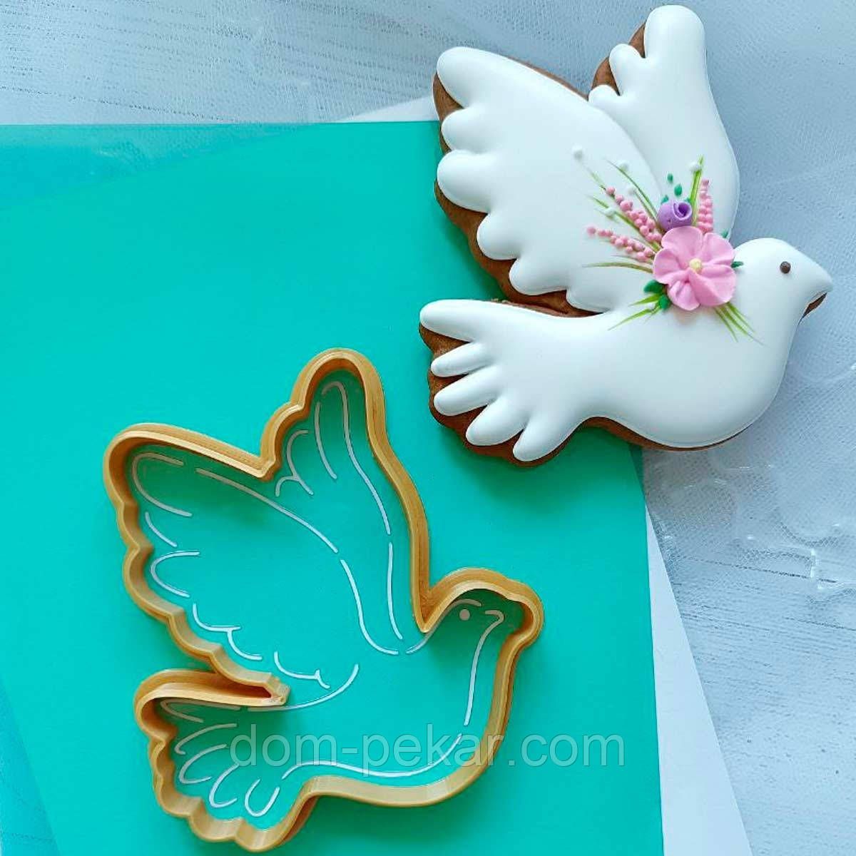 Голуб 4 вирубки з трафаретом 9,5*8,2 см (TR-2)