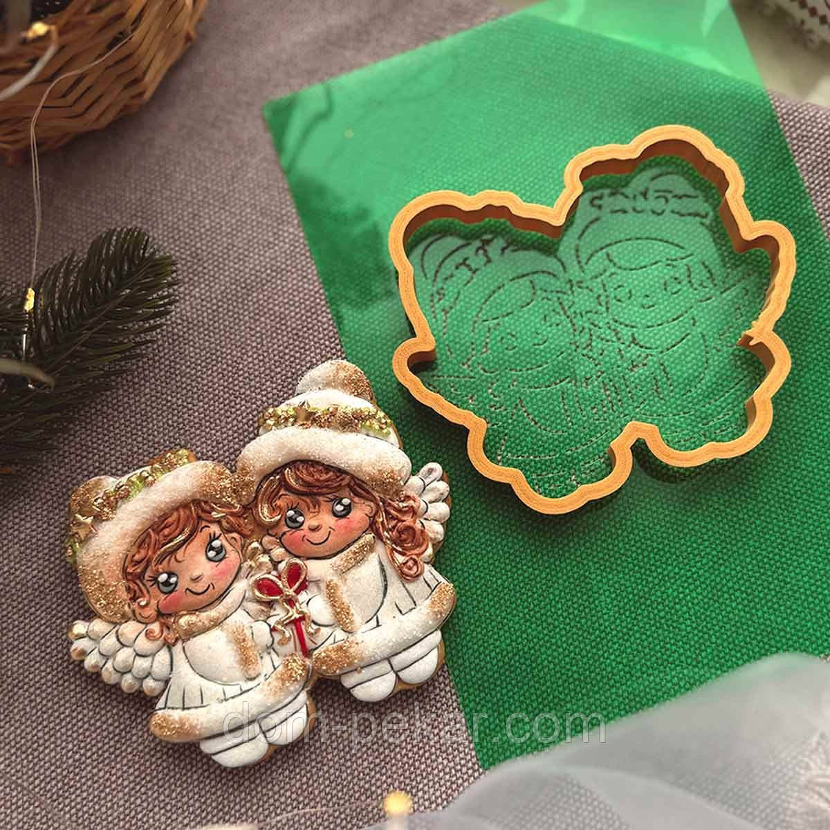 Янголи з подарунком вирубування з трафаретом 9*10,7 см (TR-2)