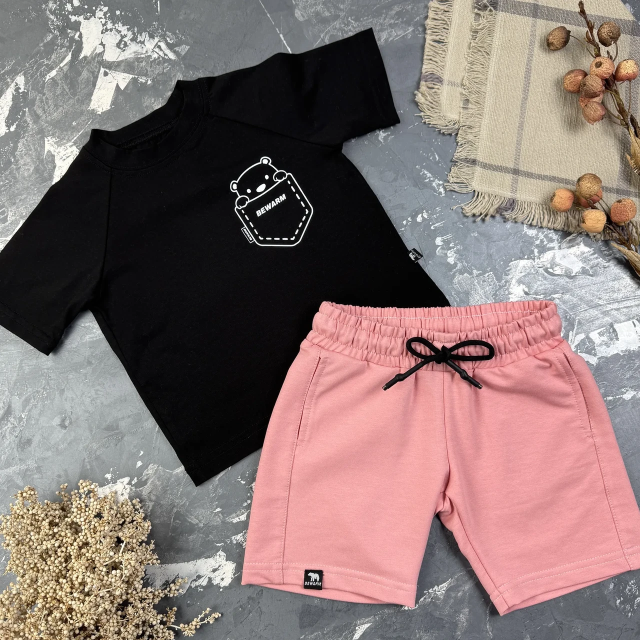 Дитячий костюм шорти + футболка Ведмедик у кишеньці Рожевий/Чорний 104-110