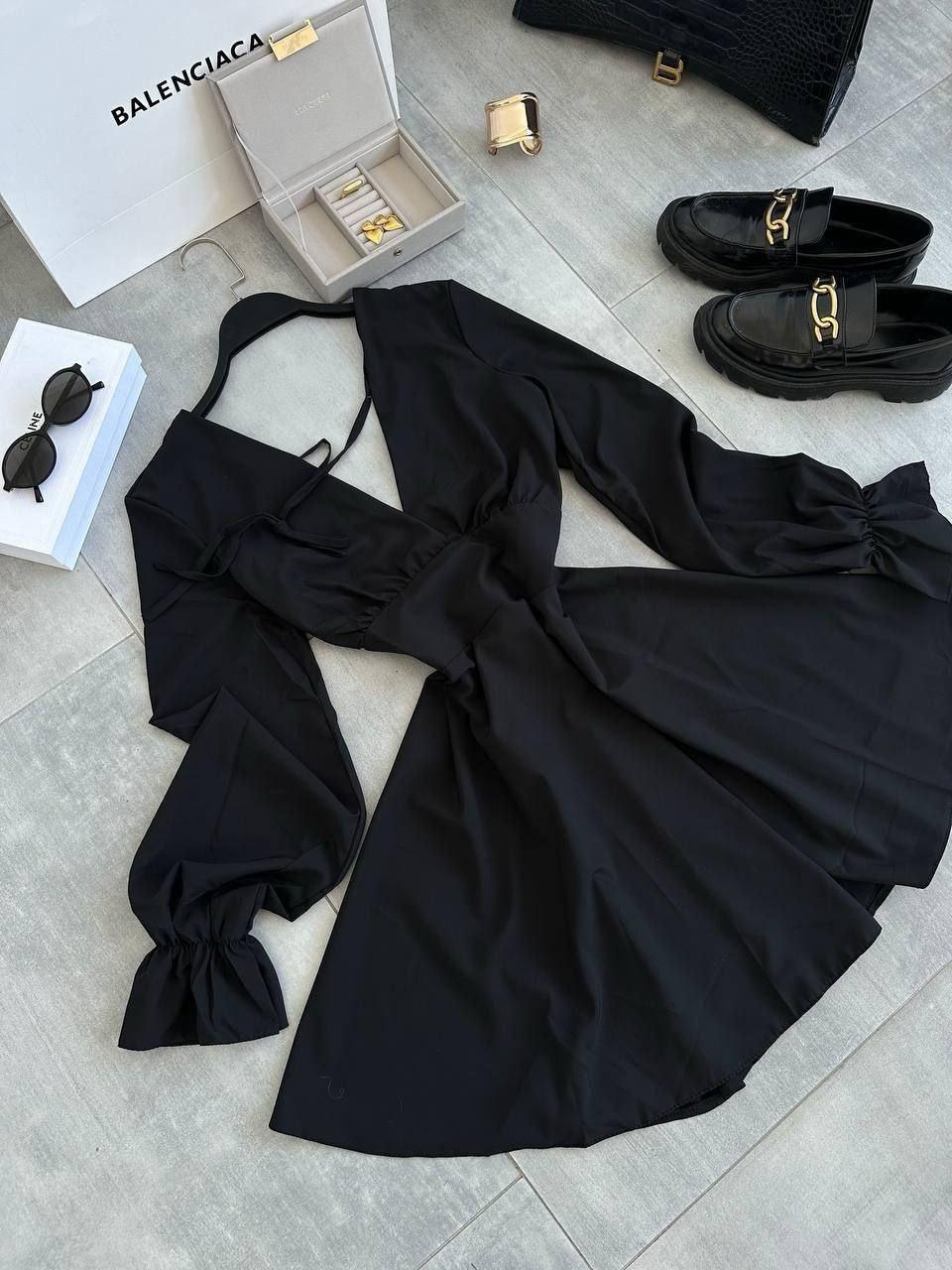 Ніжна жіноча коротка чорна приталена міні-сукня із софту і відкритою спиною, фото 1