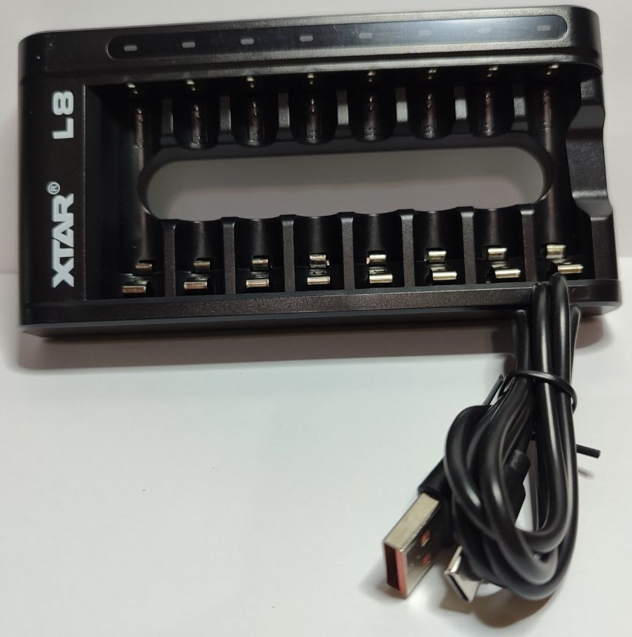 Зарядний пристрій XTAR L8 для Ni-Mh і Li-ion 1.5V акумуляторів AAA і AA