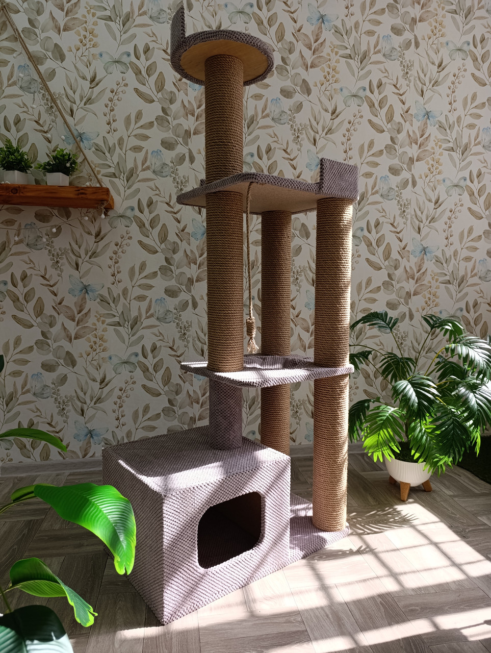 Игровой комплекс когтеточка с домиком и лежанками 145*70*40 см Моко