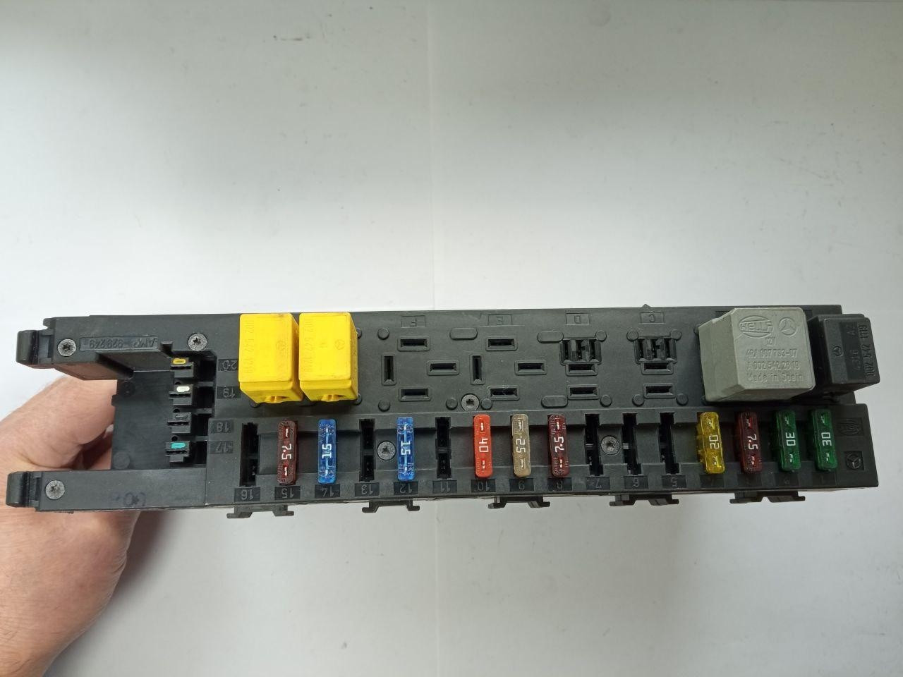 Електронний блок запобіжників Mercedes W203 C.KL Hella 203 545 31 01 / 2035453101 / 5DK 008 486-42 / 5DK00848642