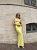 Жовта жіноча лаконічна літня облягаюча еластична сукня на бретелях з віскози по фігурі довжини максі, фото 7