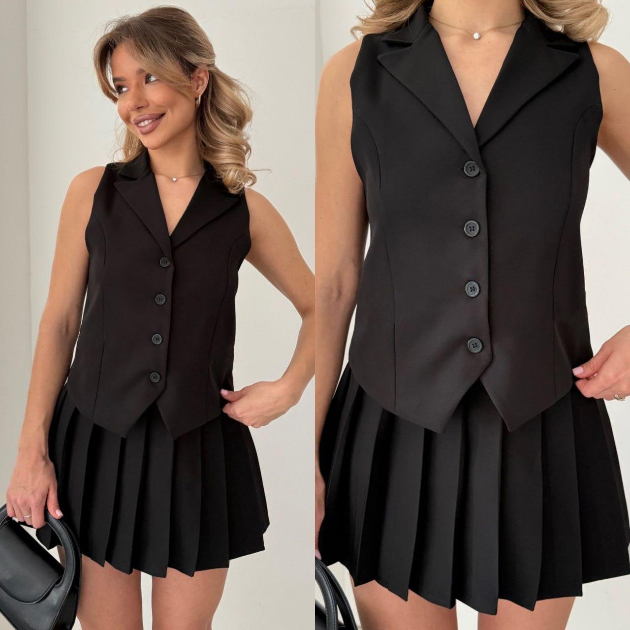 Чорний жіночий стильний костюм-двійка класичного крою: плісована міні спідниця та жилет на ґудзиках, фото 1