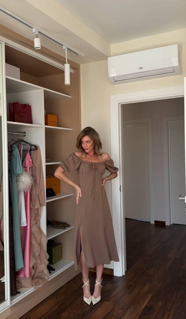 Літнє однотонне жіноче плаття міді з американського крепу з розрізами і відкритими плечима Колір Мокко, фото 1