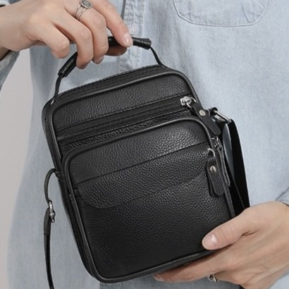 Чоловіча шкіряна барсетка через плече компактна функціональна з ручкою чорна 86802, фото 1