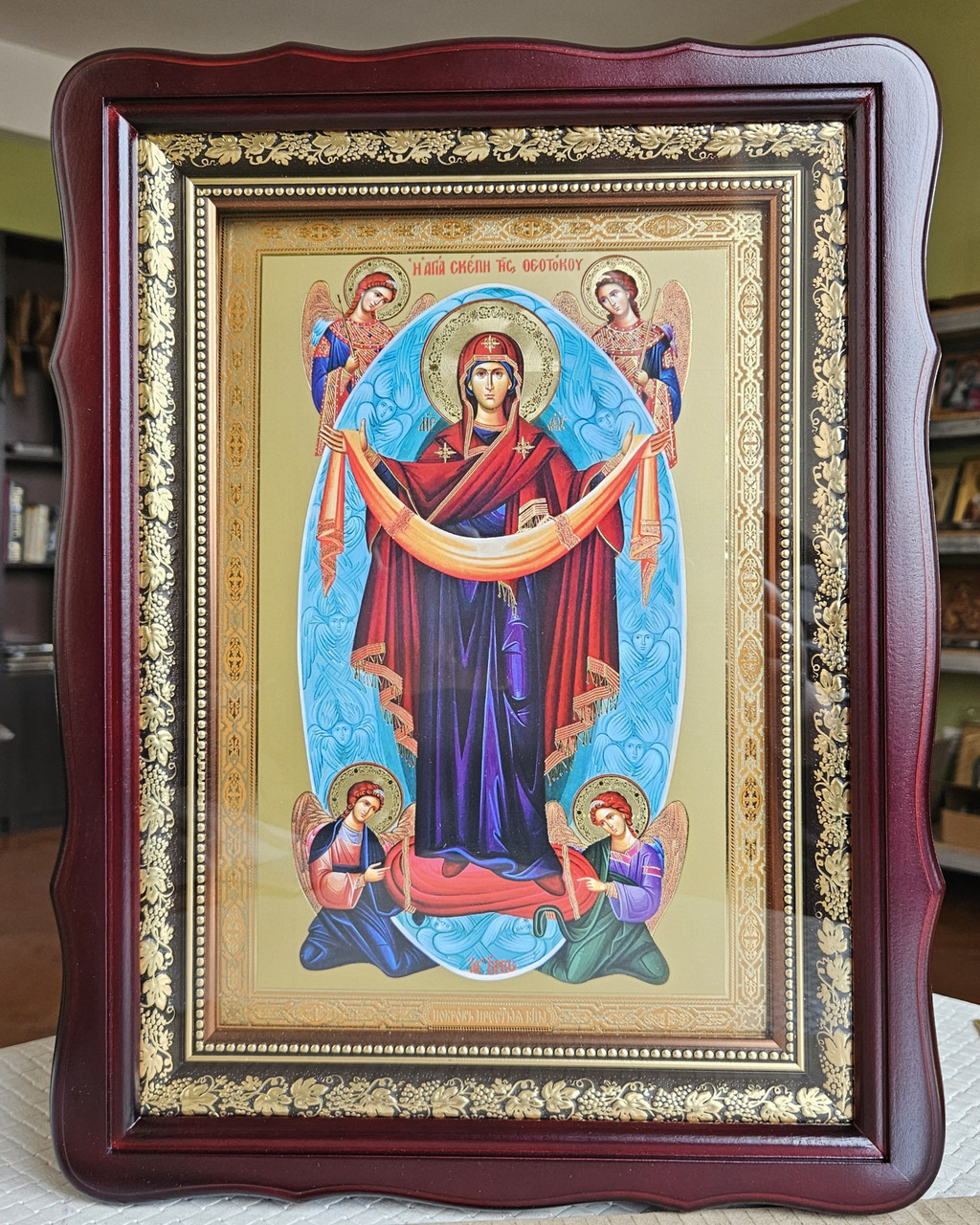 Ікона Покров Пресвята Богородиця в дерев'яному фігурному кіоті під склом,розмір кіота31×41, розмір лік 20×30, фото 1
