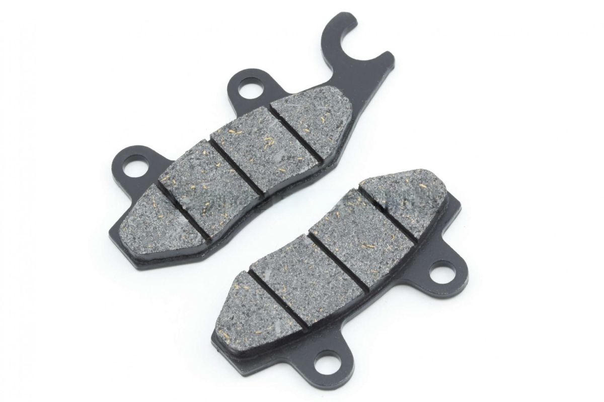 Колодки гальмівні дискові (2 поршня) задні 4T 50–150 см3 (вухо вправо)