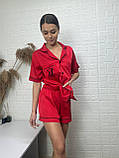 Стильна піжама рубашка шорти шовк у червоному кольорі карман вишивка, фото 2