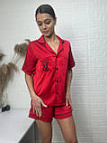 Стильна піжама рубашка шорти шовк у червоному кольорі карман вишивка, фото 6