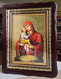 Ікона Пресвята Богородиця Почаївська у темному дерев'яному фігурному кіоті під склом, розмір кіота 39*29, сюжет 20*30., фото 2