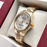 Металевий жіночий наручний годинник Rolex (ролекс) золотистий з світлим, камінчики навколо, дата - код 2529b, фото 4