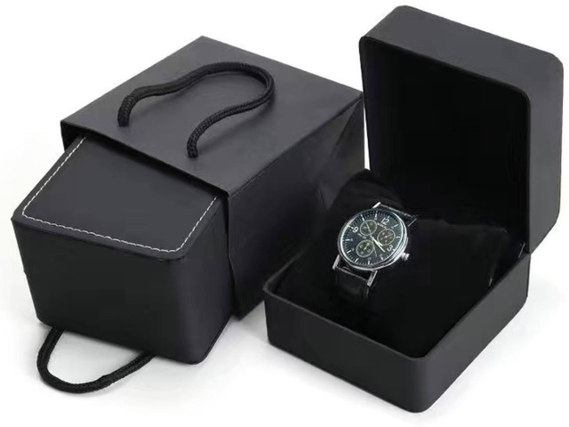 Подарочная коробка для браслетов черная. Стильный футляр с подушечкой и упаковкой Подарочная коробка для браслетов черная. Стильный футляр с подушечкой и упаковкой