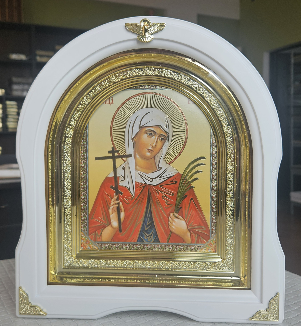 Ікона іменна Свята Валентина в білому дерев'яному арковому кіоті під склом, розмір кіота 28*25, cюжет 15*18