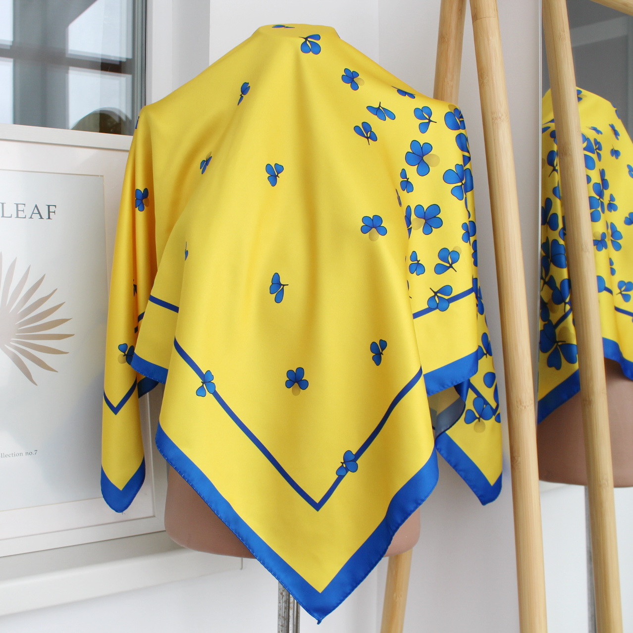 Хустка патріотична 90х90см "Клевер" 218051, фото 1