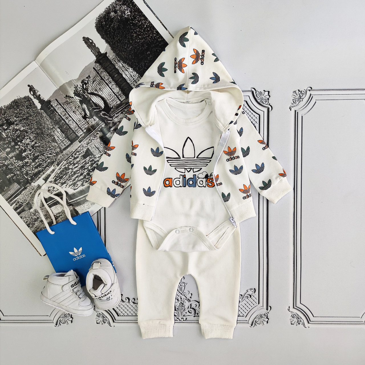 Білий костюм Adidas для новонароджених, комплект з бодіком