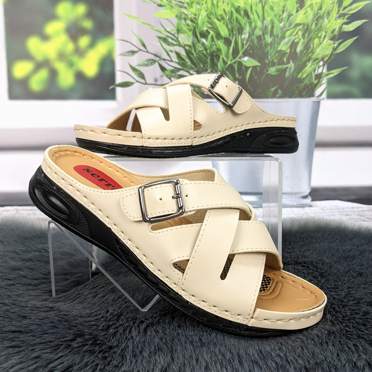 Шльопанці жіночі Serra бежеві еко-шкіра з пряжкою 4921