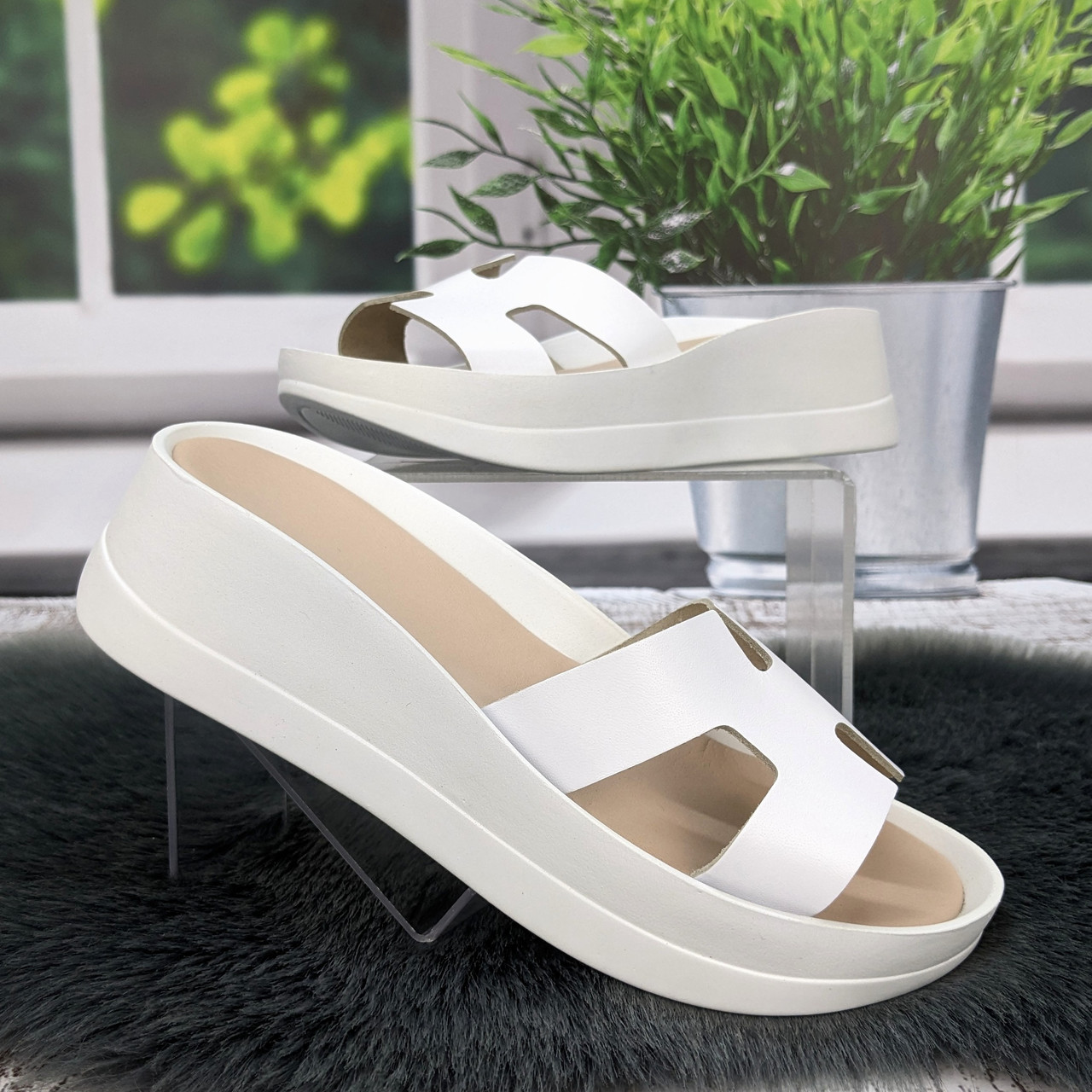 Шльопанці жіночі Amir білі шкіряні на платформі 4922