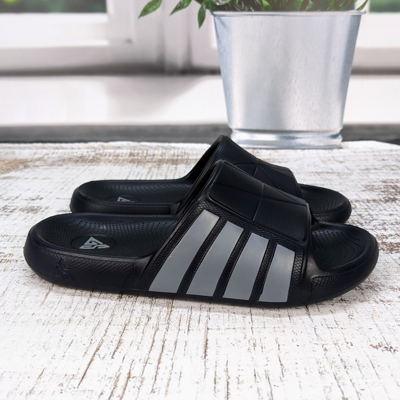 Шльопанці підліткові Gipanis темно-сині сланці пінки 4919