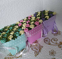 Букет із 19 шоколадних троянд в коробці форми трапеція