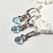 Комплект з білого золота сережки та підвіска з блакитними топазами