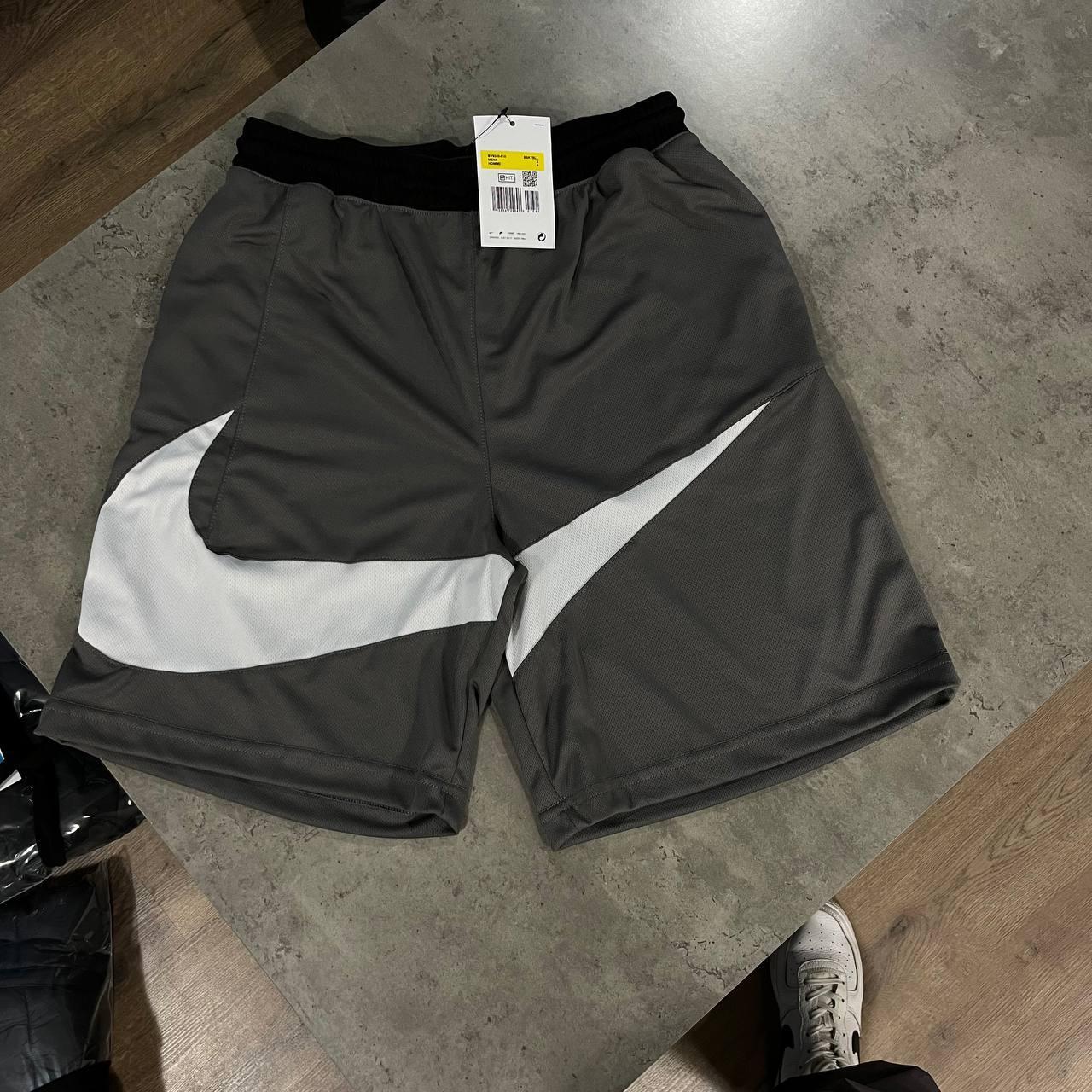 Чоловічі спортивні шорти Nike Big Swoosh Grey шорти Найк Біг Свуш сірі пряме лого літо