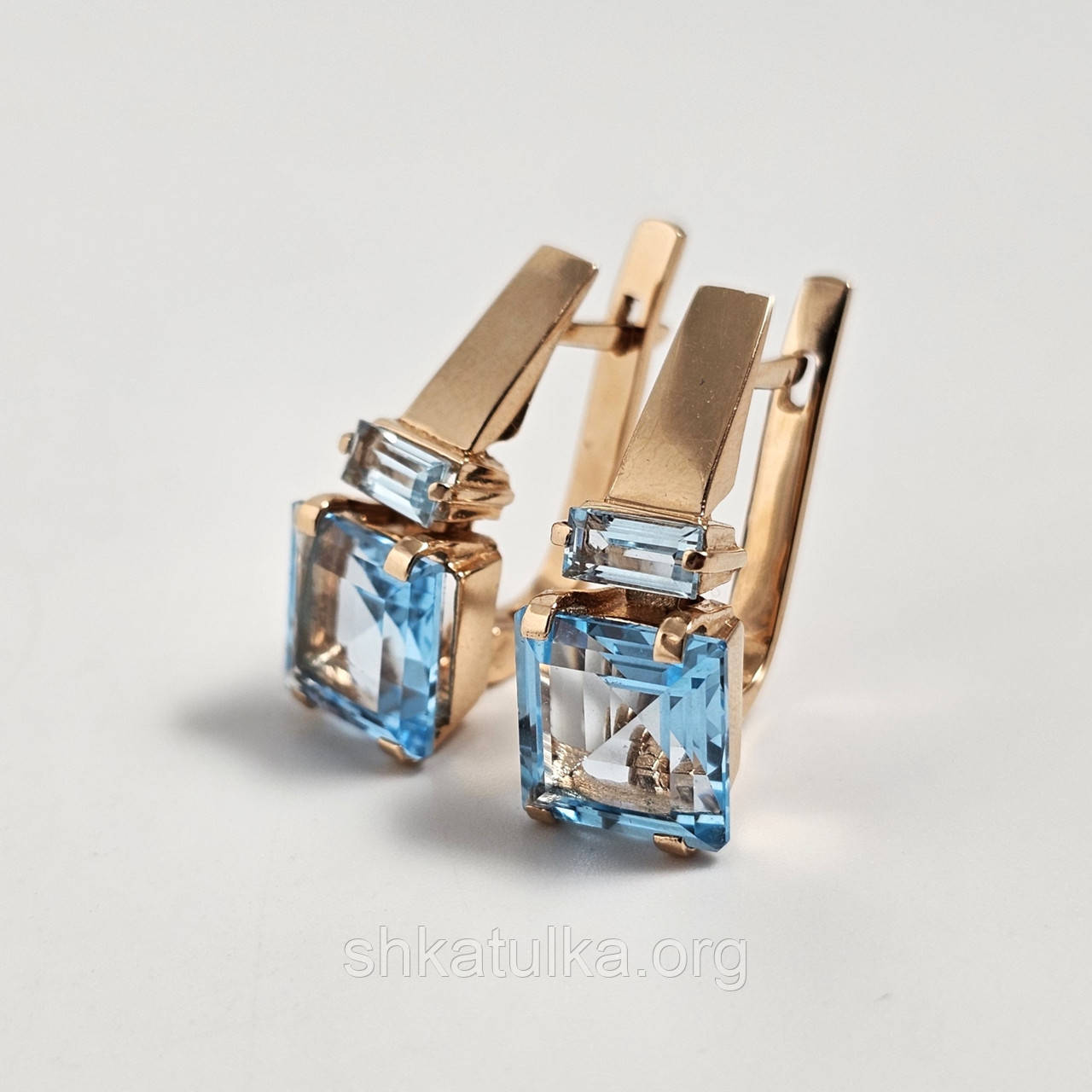 Сережки золоті з блакитними натуральними топазами різної форми