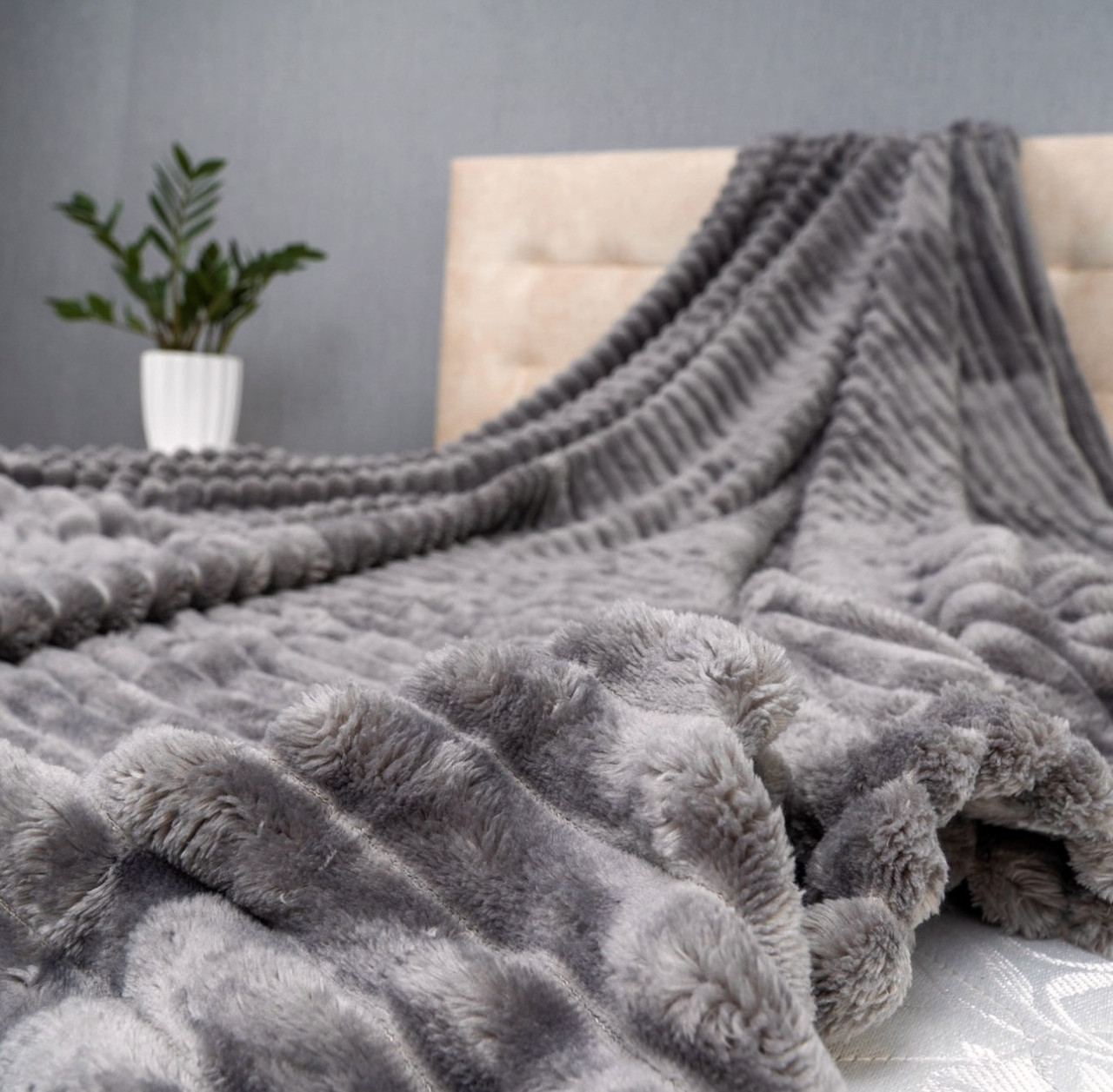 Велюровий плед Шарпей сірий із рельєфними смужками 200х220, фото 1