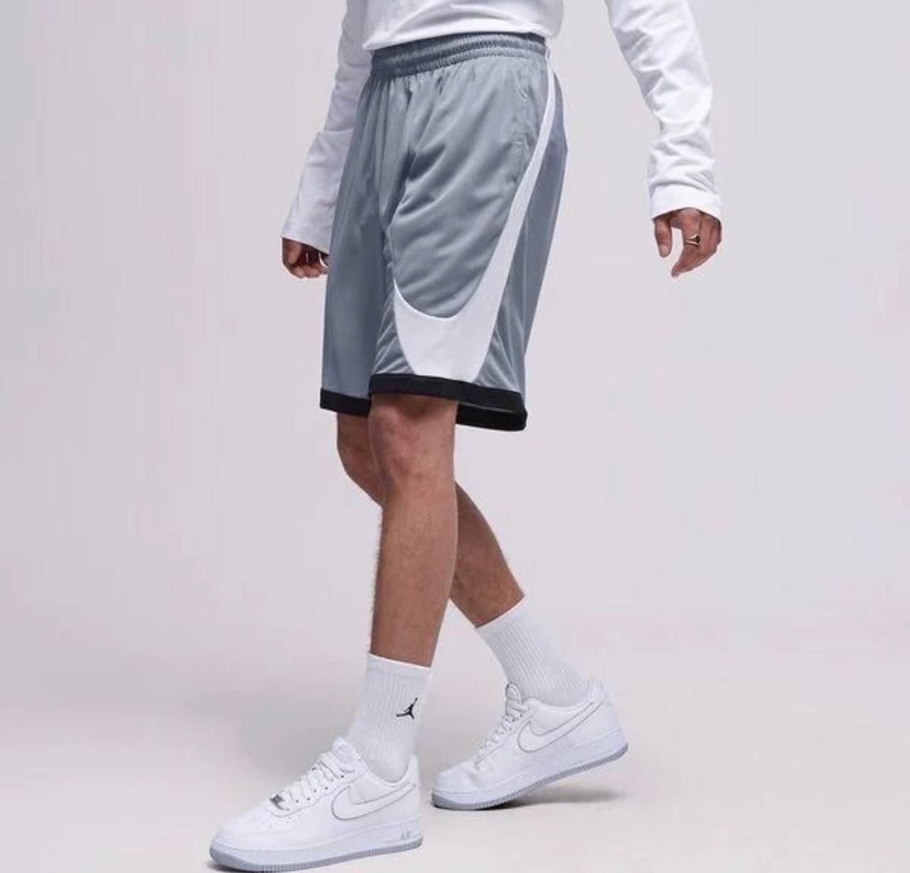 Чоловічі спортивні шорти Nike Big Swoosh Grey шорти Найк Біг Свуш сірі лого збоку літо