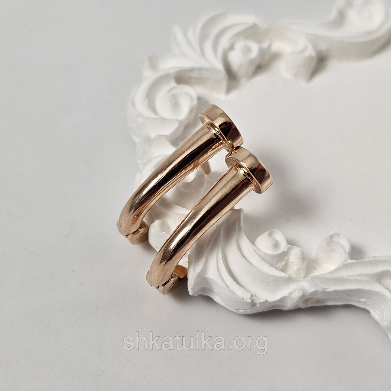 Сережки із золота гладкі у вигляді цвяхів без каменів