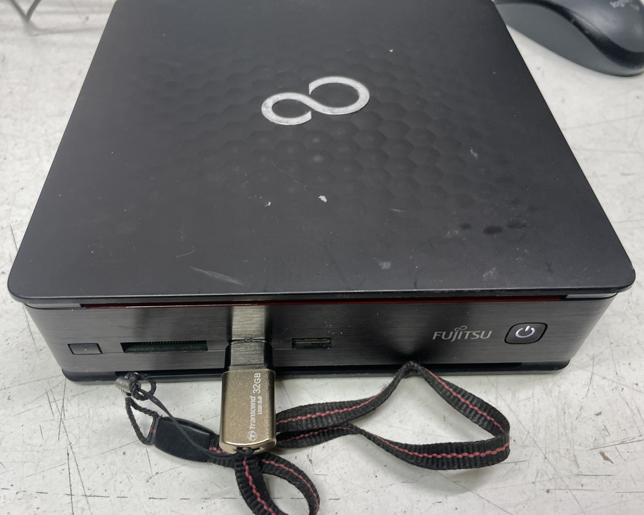 Неттоп Fujitsu Q910 Core i5-2390T/ 8GB/ 120GB SSD міні пк