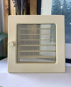 Вентиляційна решітка для каміна Kratki 17х17 см бежева з жалюзі 17KX