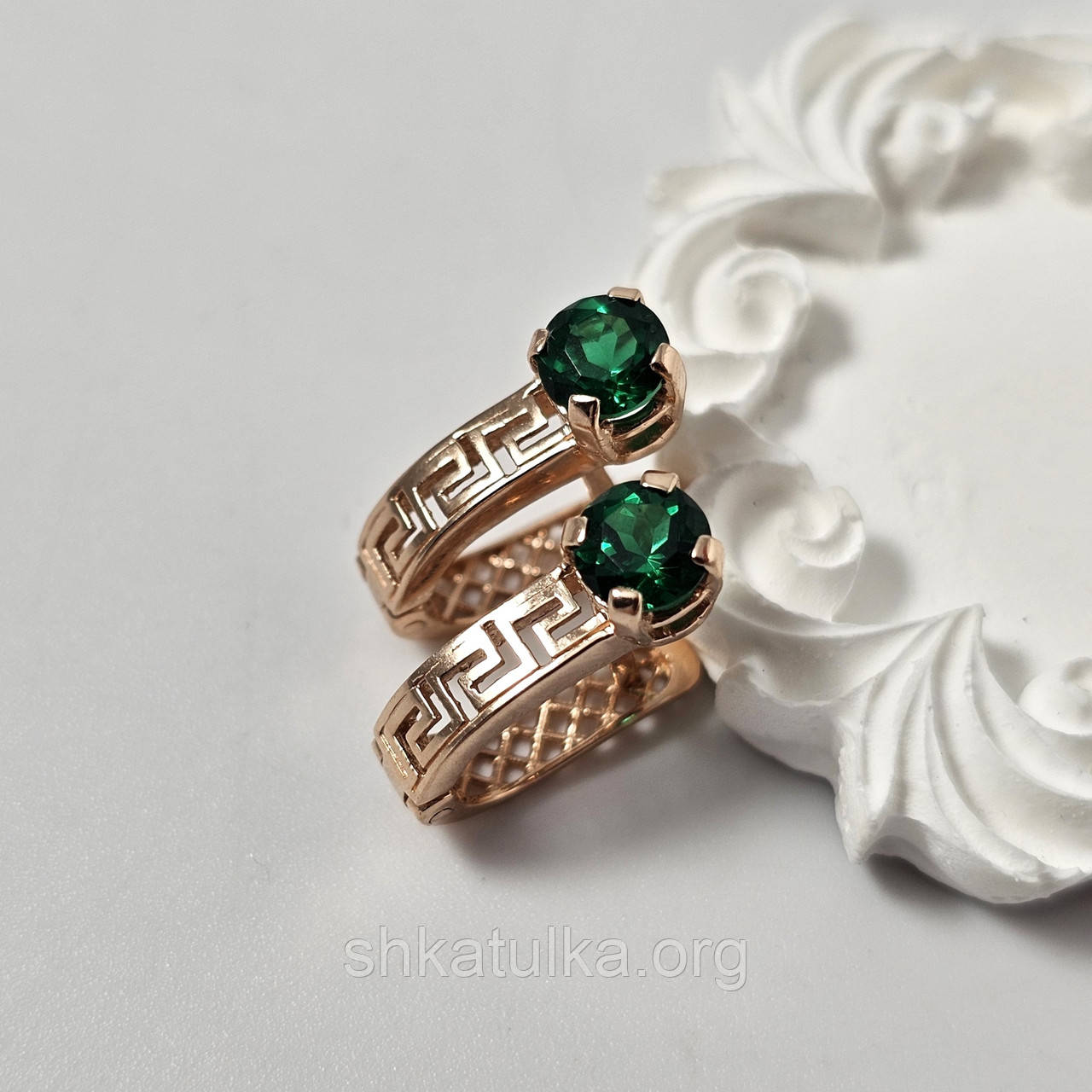 Сережки золоті з круглим зеленим натуральним смарагдом, фото 1