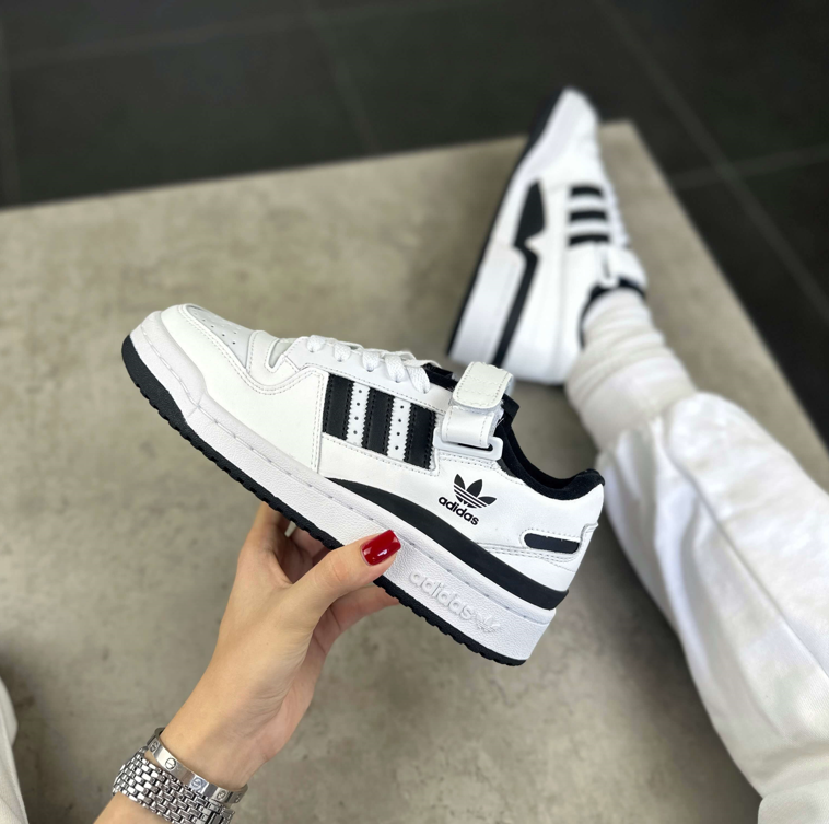 Чоловічі та Жіночі кросівки Adidas Forum 84 Low White Black білі з чорним взуття Адідас Форум шкіряні на липучці осінь весна літо, фото 1