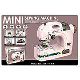 Швейна машинка 6783 A (84/2) на батарейках, імітація шиття, підсвічування, нитки, тканина, інструкція, в коробці, фото 3