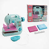 Швейна машинка 7982 B (48/2) на батарейках, шиє, підсвічування, нитки, тканина, сантиметр, інструкція, в коробці, фото 2