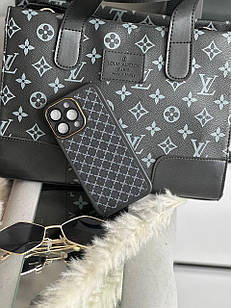 Чехол для iPhone 13 в стилі Louis Vuitton чорний з золотою оправою