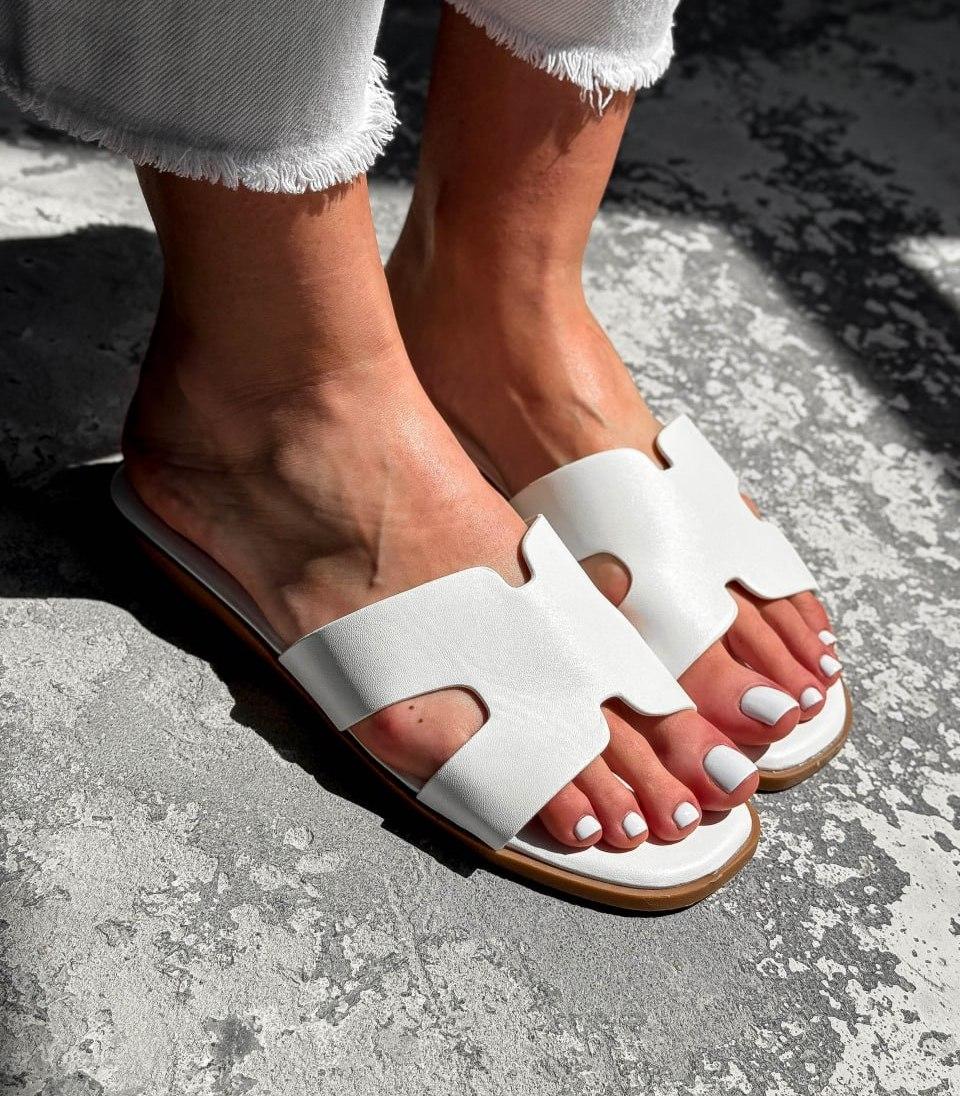 Жіночі літні шльопанці на низьком ходу білі екошкіра