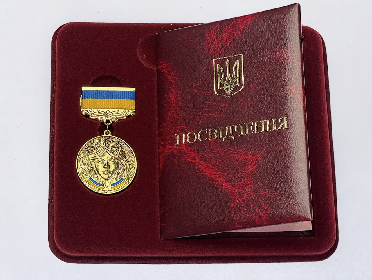 Комплект медаль краса та сила (золото) футляр та посвідчення шкіра, фото 1